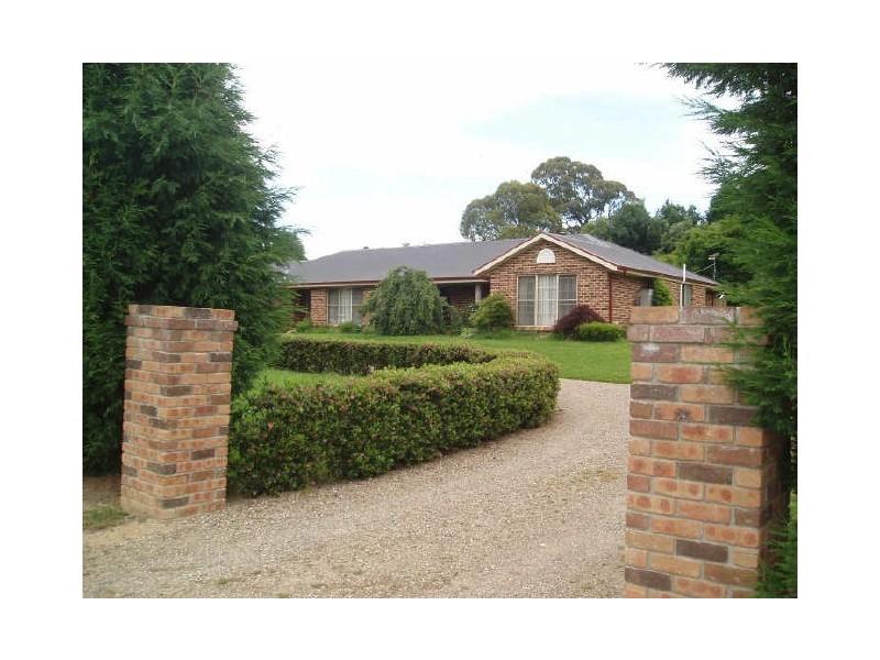 2 Hampton Court, Moss Vale NSW 2577