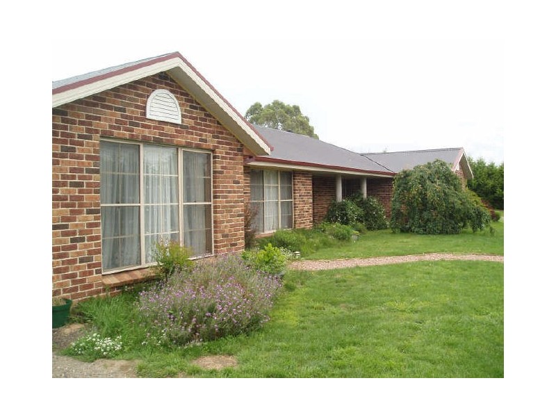 2 Hampton Court, Moss Vale NSW 2577