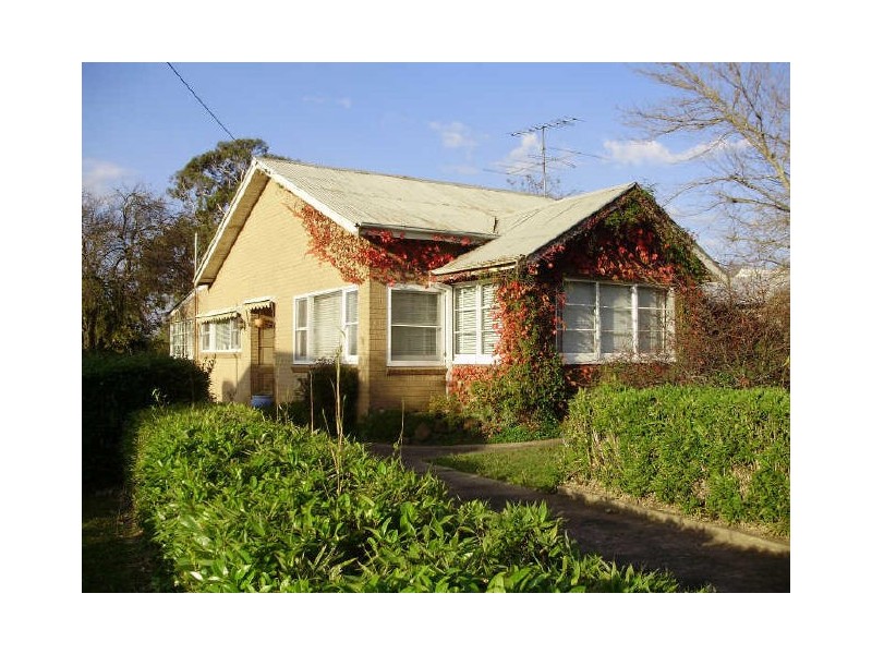 16 Robertson Rd, Moss Vale NSW 2577