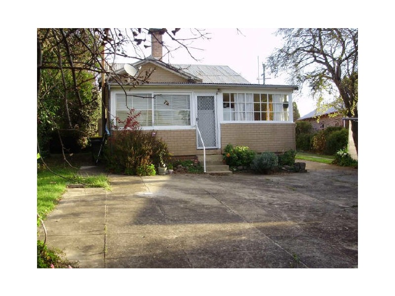 16 Robertson Rd, Moss Vale NSW 2577