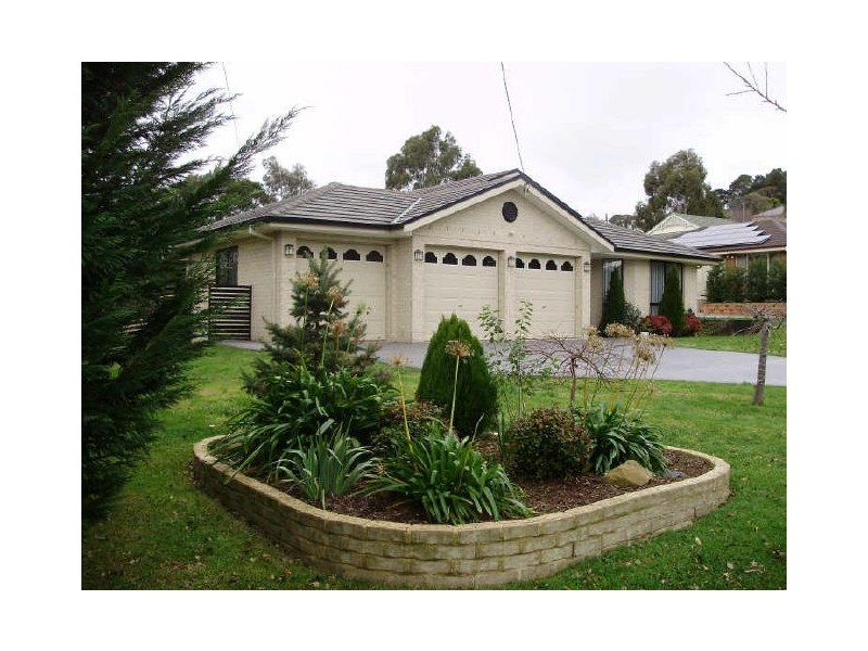 2 Dyson Place, Moss Vale NSW 2577