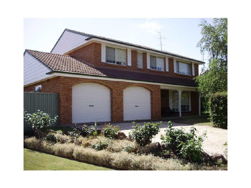 4 Paul Crescent, Moss Vale NSW 2577