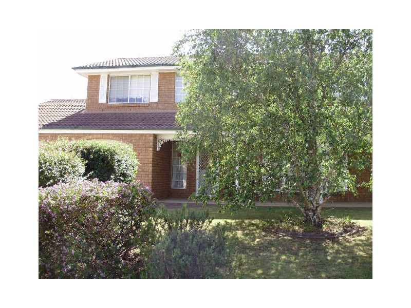 4 Paul Crescent, Moss Vale NSW 2577