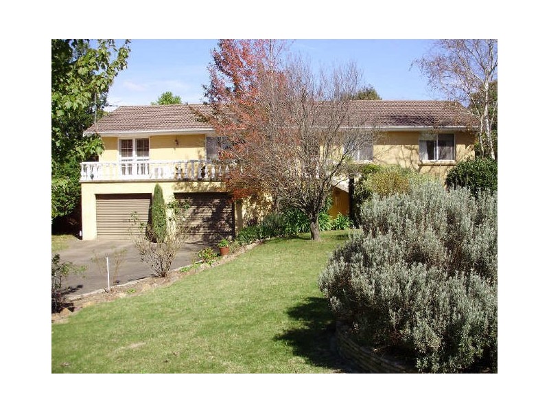 6 Woodville Road, Moss Vale NSW 2577