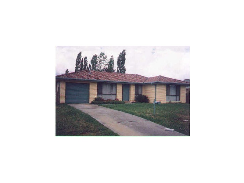 6 Simon Place, Moss Vale NSW 2577