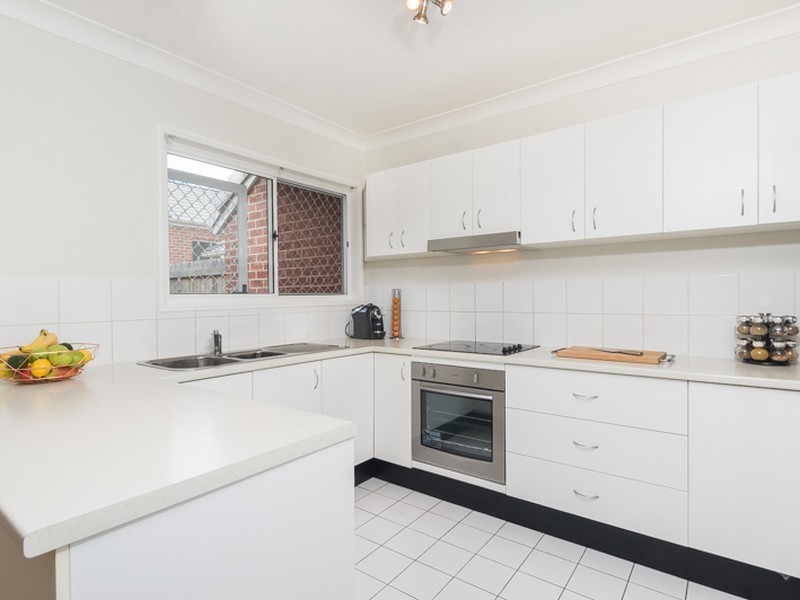 2/67 Brookfield Road, Kenmore QLD 4069