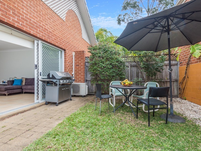 2/67 Brookfield Road, Kenmore QLD 4069