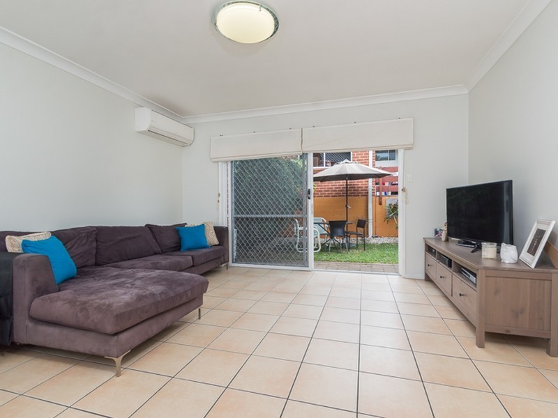 2/67 Brookfield Road, Kenmore QLD 4069