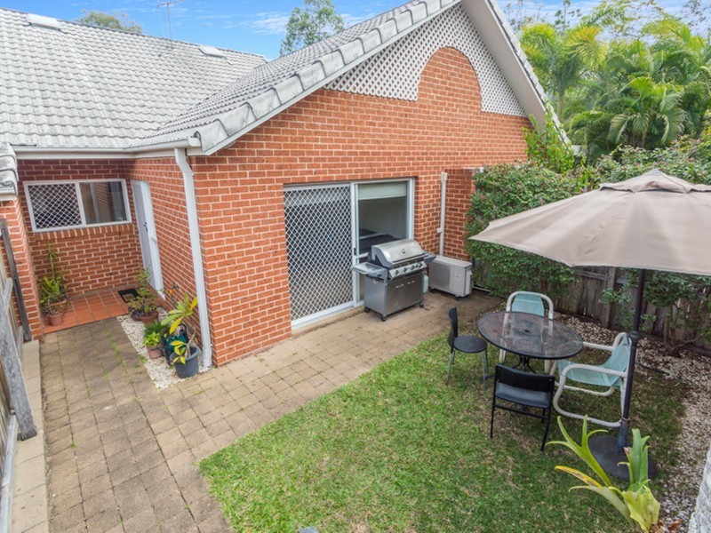 2/67 Brookfield Road, Kenmore QLD 4069