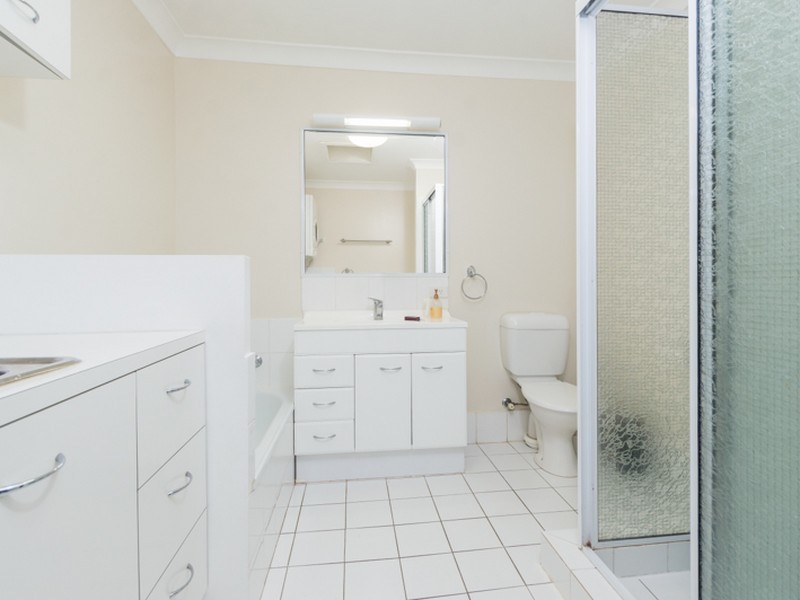 2/67 Brookfield Road, Kenmore QLD 4069