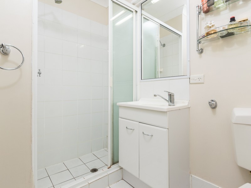 2/67 Brookfield Road, Kenmore QLD 4069