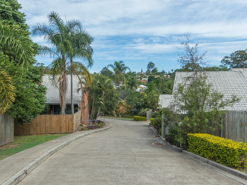 2/67 Brookfield Road, Kenmore QLD 4069