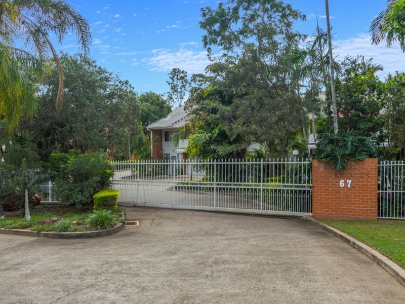 2/67 Brookfield Road, Kenmore QLD 4069