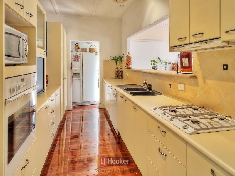 8 Grays Road, Hamilton QLD 4007