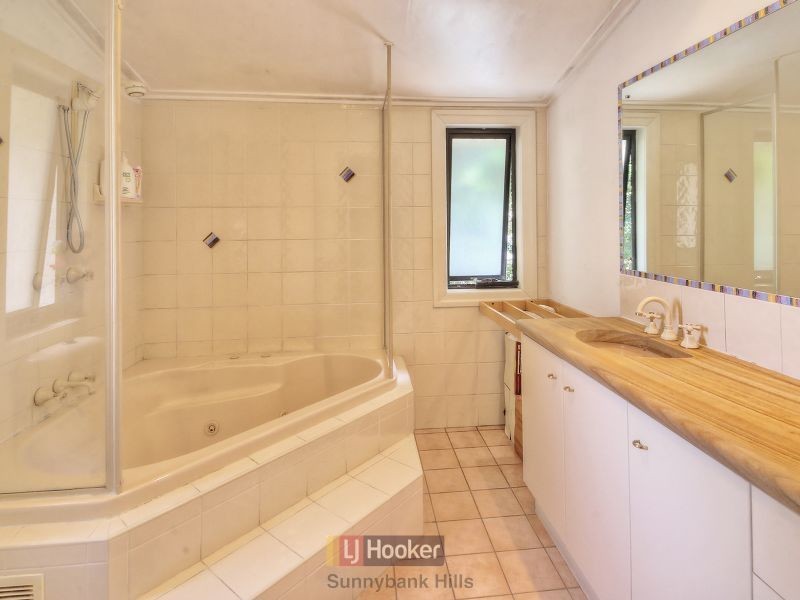 8 Grays Road, Hamilton QLD 4007