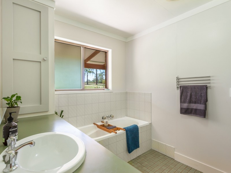 274 Willaura Drive, Mount Hallen QLD 4312