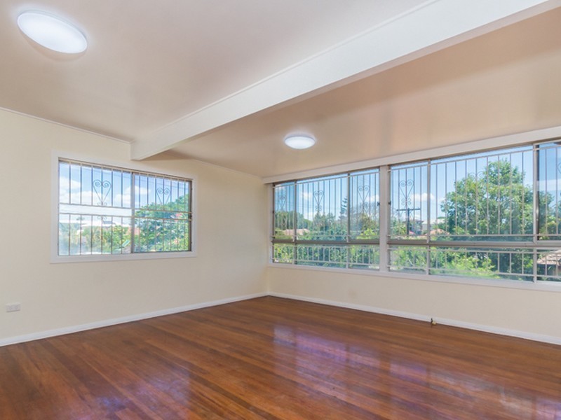 215 Rode Road, Wavell Heights QLD 4012