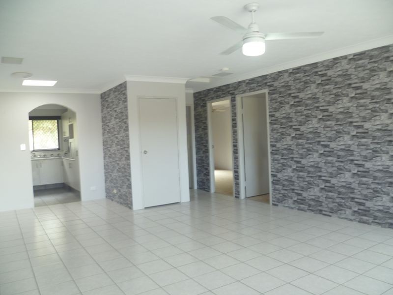 4/2 Rope Court, Mermaid Waters QLD 4218