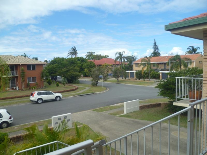 4/2 Rope Court, Mermaid Waters QLD 4218