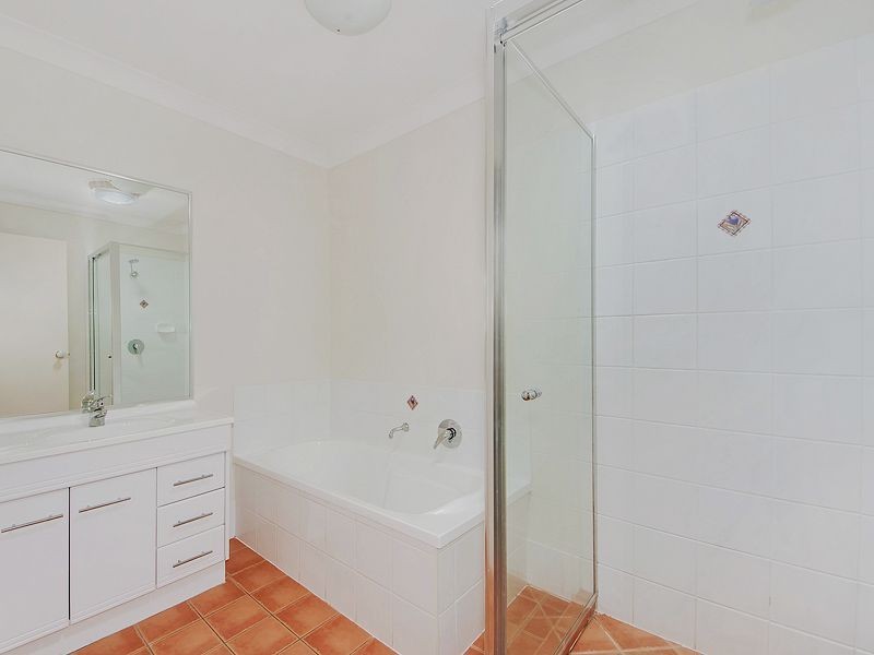 2/6 Belongil Street, Pacific Pines QLD 4211