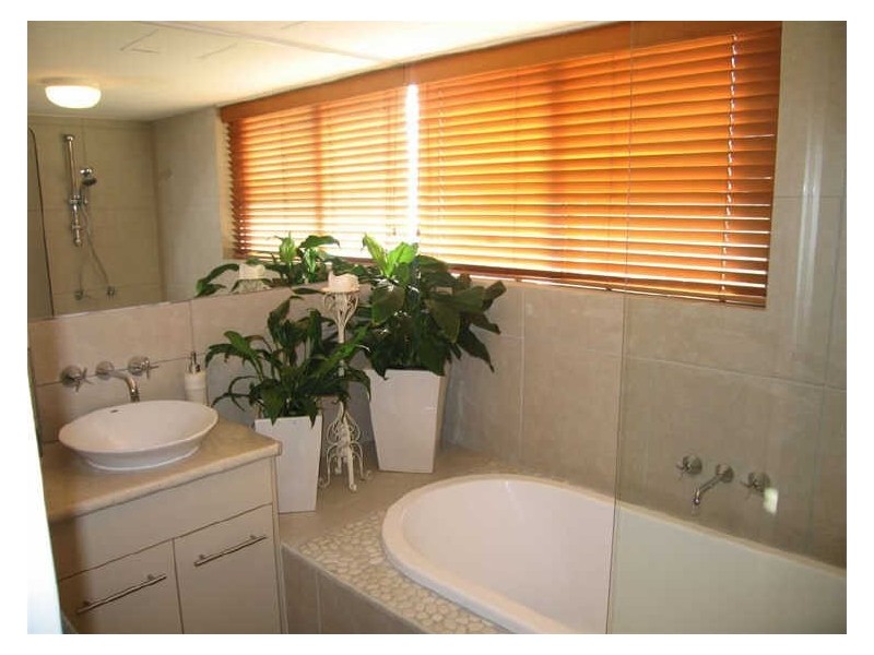 8/18 Ikkina Road, Burleigh Heads QLD 4220