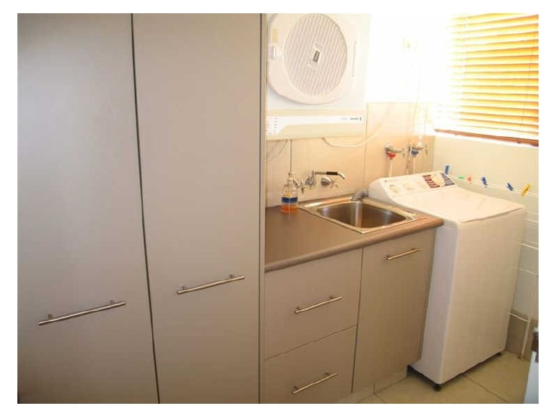 8/18 Ikkina Road, Burleigh Heads QLD 4220