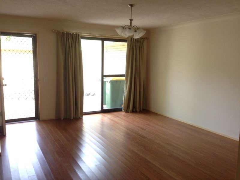 2/4 Flora Close, Burleigh Waters QLD 4220