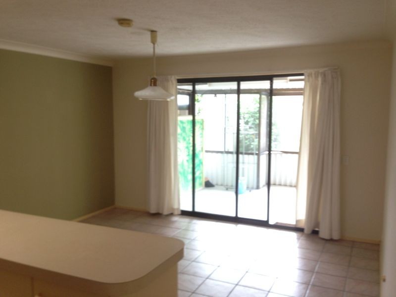 2/4 Flora Close, Burleigh Waters QLD 4220