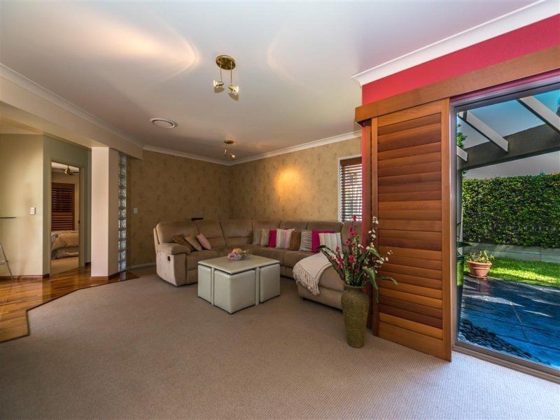 35 Beauty Point Drive, Robina QLD 4226