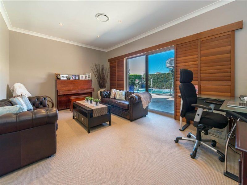 35 Beauty Point Drive, Robina QLD 4226