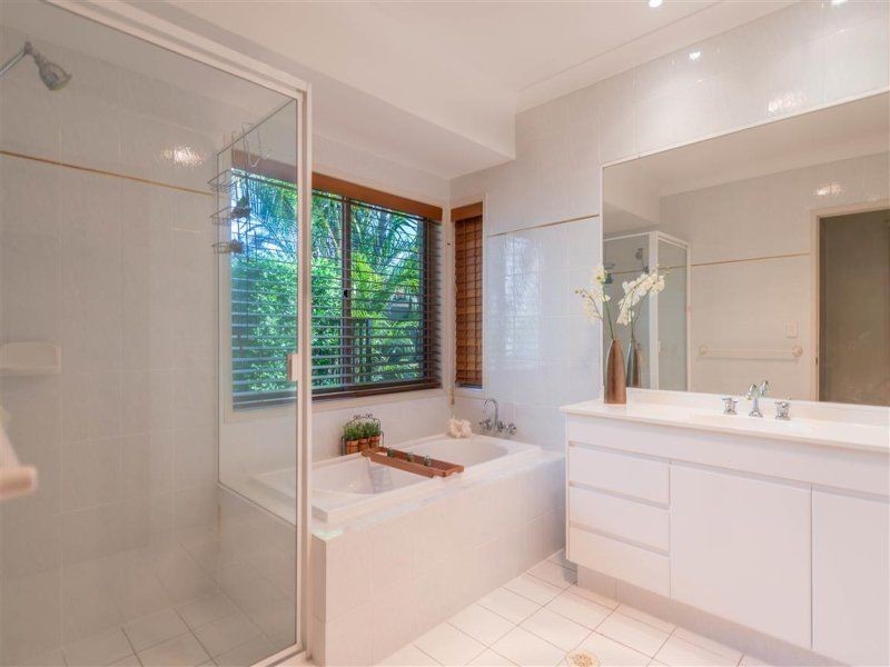 35 Beauty Point Drive, Robina QLD 4226