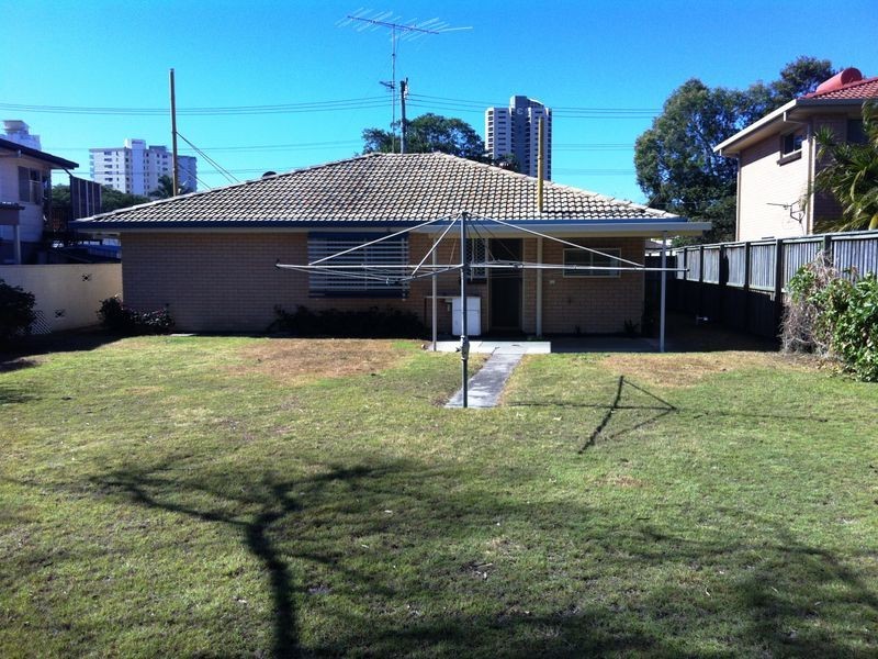 4 Aruma Avenue, Burleigh Waters QLD 4220