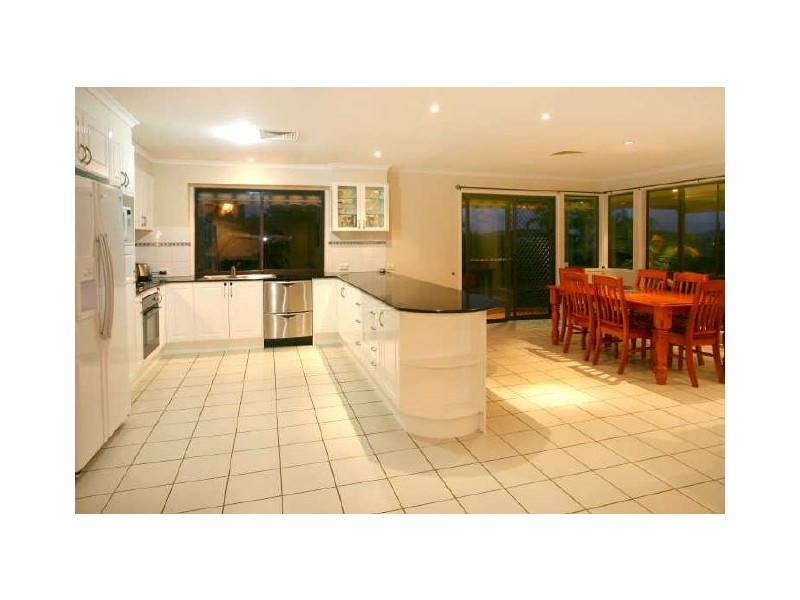 2 Boston Place, Burleigh Waters QLD 4220