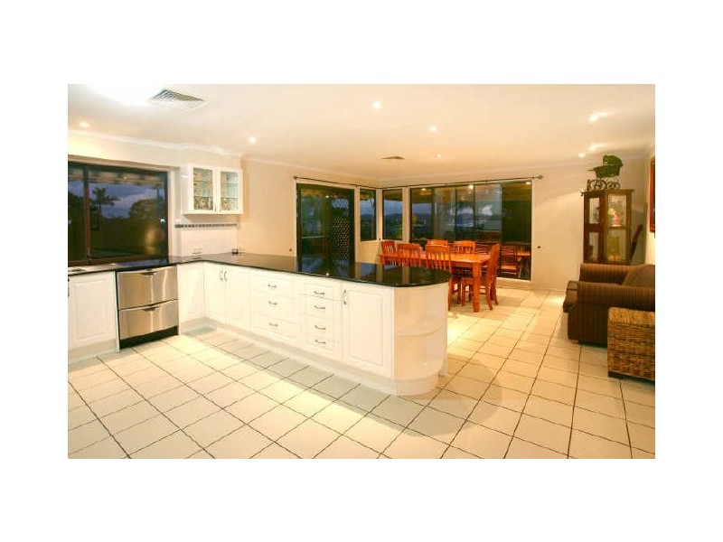 2 Boston Place, Burleigh Waters QLD 4220