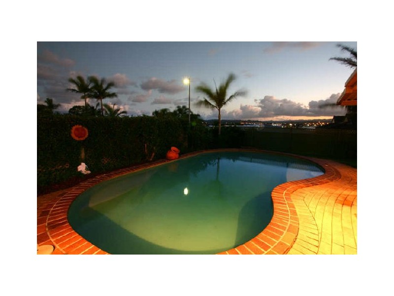 2 Boston Place, Burleigh Waters QLD 4220