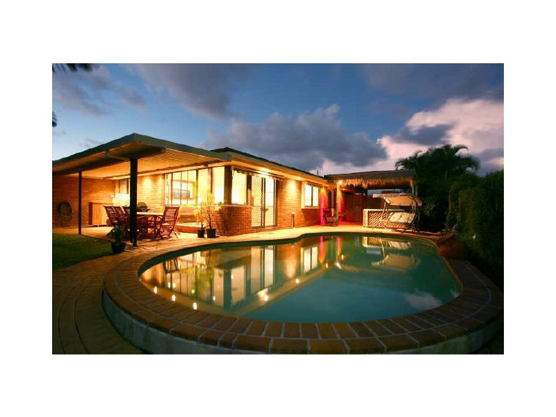 2 Boston Place, Burleigh Waters QLD 4220