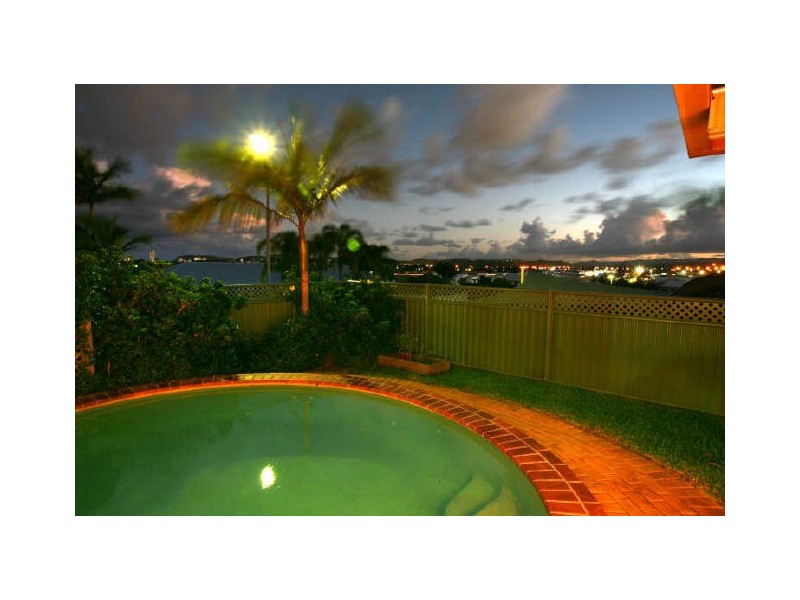 2 Boston Place, Burleigh Waters QLD 4220