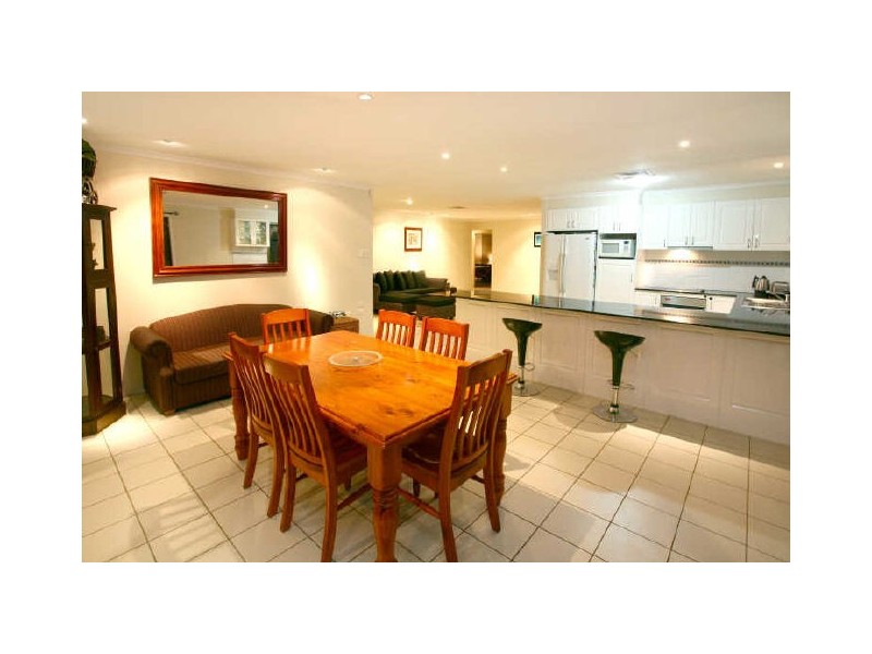 2 Boston Place, Burleigh Waters QLD 4220