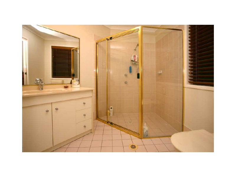 2 Boston Place, Burleigh Waters QLD 4220
