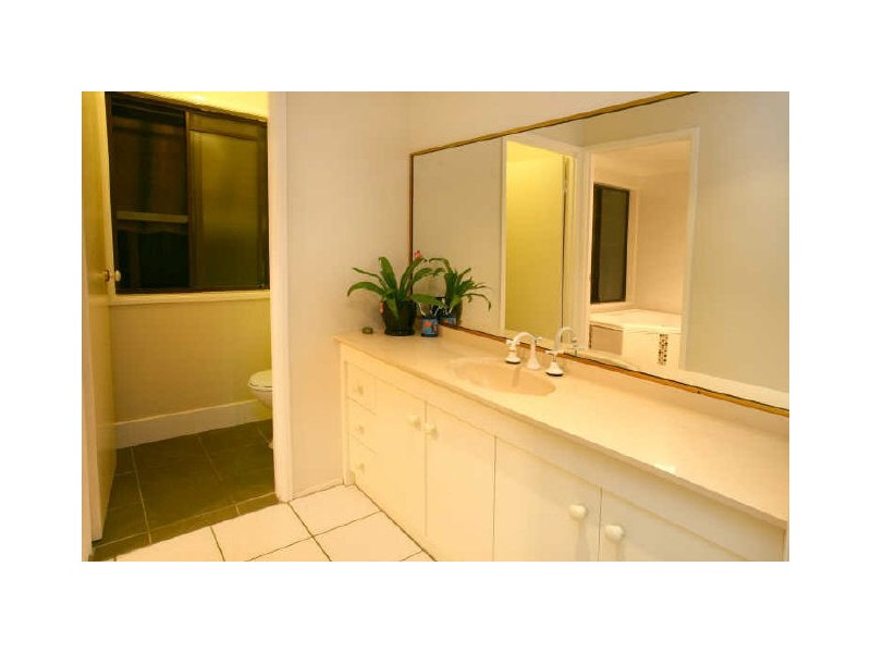 2 Boston Place, Burleigh Waters QLD 4220