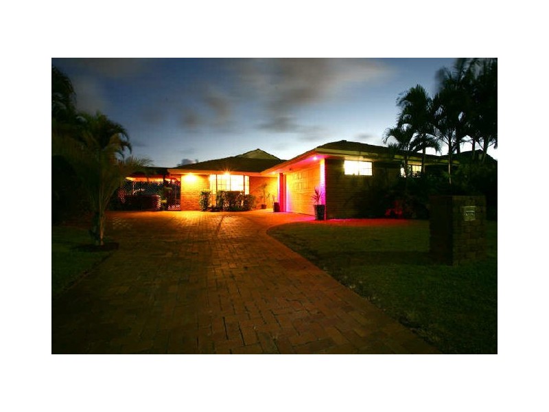 2 Boston Place, Burleigh Waters QLD 4220