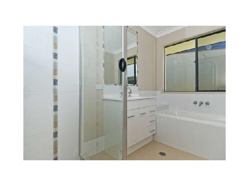 102 Observatory Drive, Reedy Creek QLD 4227