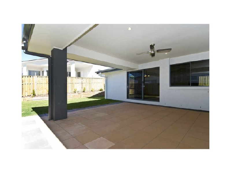 102 Observatory Drive, Reedy Creek QLD 4227