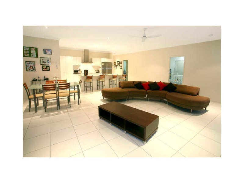 7 Laura Place, Varsity Lakes QLD 4227