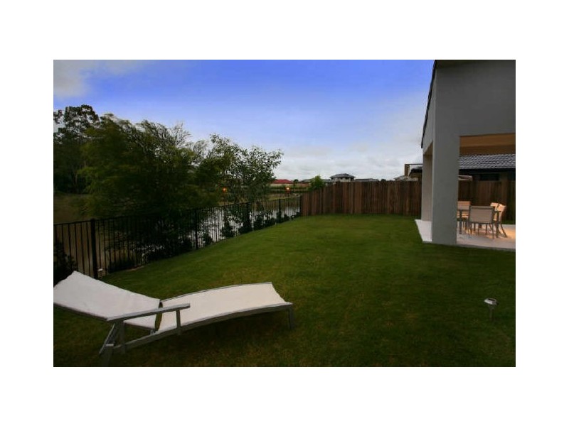 7 Laura Place, Varsity Lakes QLD 4227