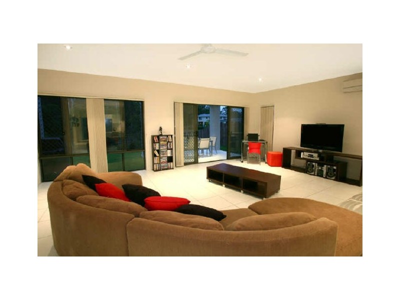 7 Laura Place, Varsity Lakes QLD 4227