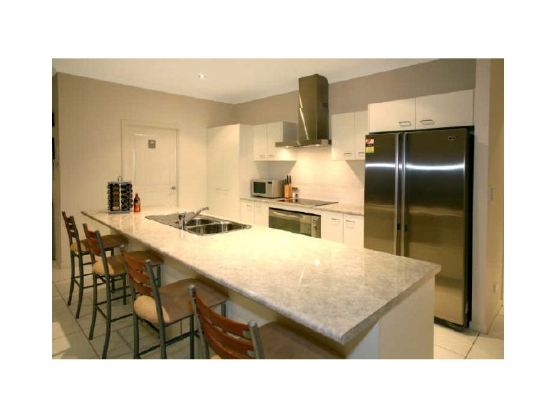 7 Laura Place, Varsity Lakes QLD 4227