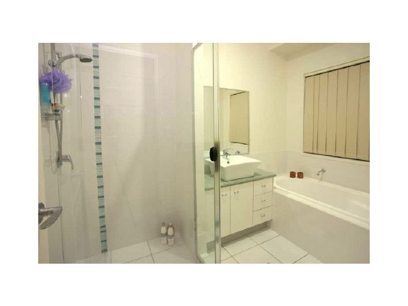 7 Laura Place, Varsity Lakes QLD 4227