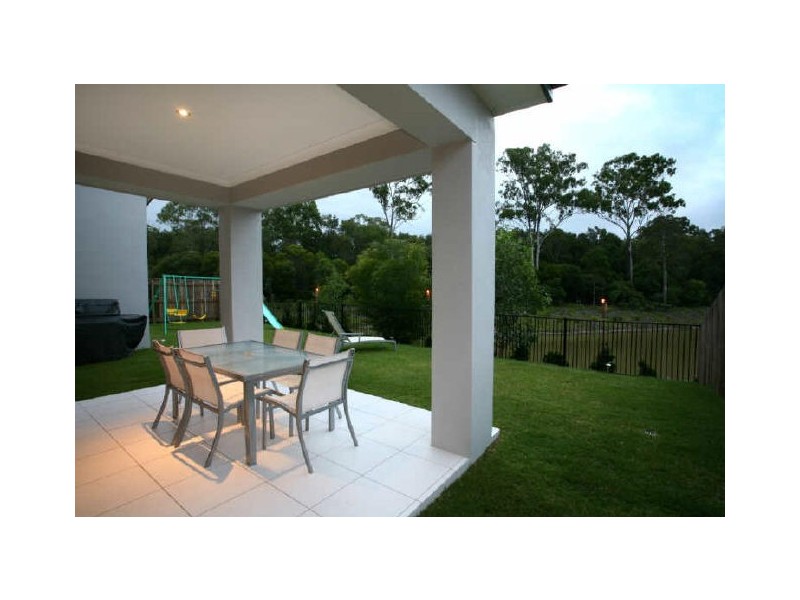 7 Laura Place, Varsity Lakes QLD 4227