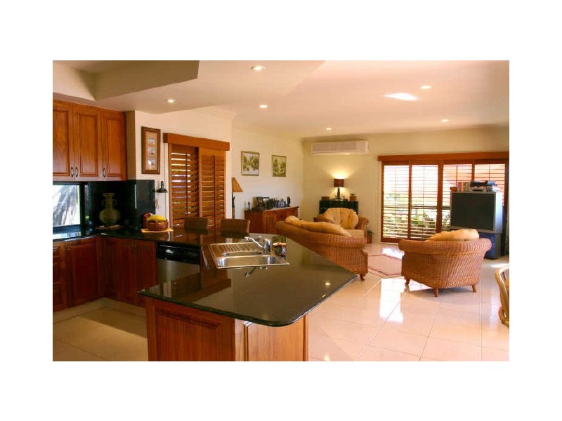 6 Palmyra Ct, Burleigh Heads QLD 4220